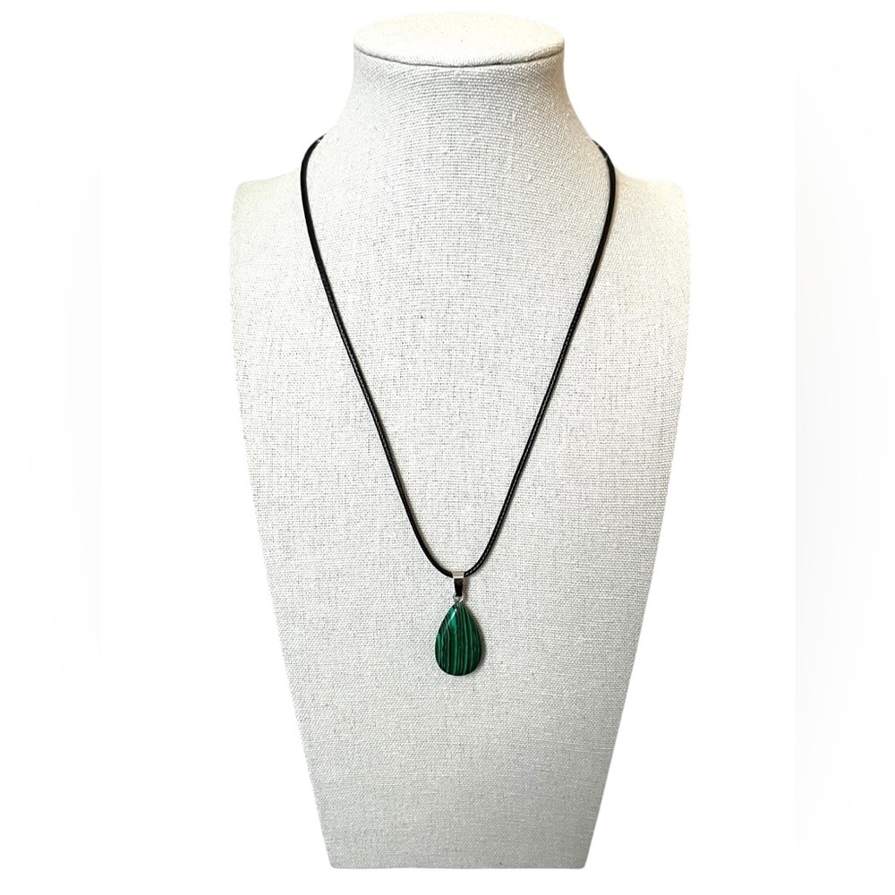 NEW Tear Drop Stone 18 in. Necklace #5